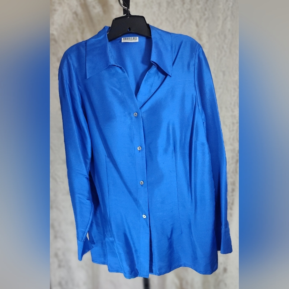 Robbie Bee Woman Blue Long Sleeve Button Down Shirt NWOT